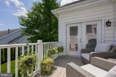 Exterior - 1068 Constitution Dr, Lititz, PA 17543 photo 2 of 6