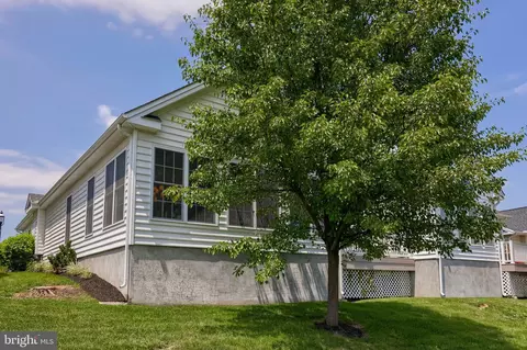 Exterior - 1068 Constitution Dr, Lititz, PA 17543 photo 3 of 6