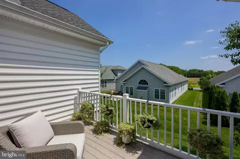 Exterior - 1068 Constitution Dr, Lititz, PA 17543 photo 4 of 6