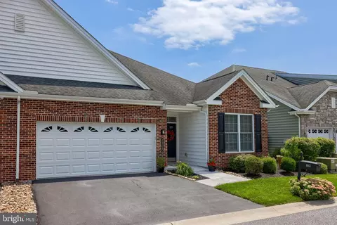 Exterior - 1068 Constitution Dr, Lititz, PA 17543 photo 5 of 6