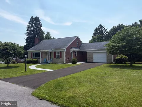 4 Edgehill Dr, Lancaster, PA 17603