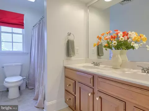 Bath - 309 Chadwyck Ln, Lititz, PA 17543 photo 3 of 5