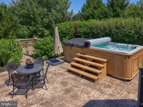 Exterior - 309 Chadwyck Ln, Lititz, PA 17543 photo 7 of 13