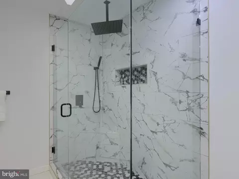 Bath - 309 Chadwyck Ln, Lititz, PA 17543 photo 4 of 5