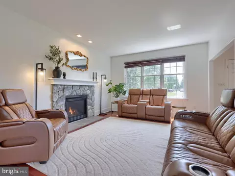 Living - 309 Chadwyck Ln, Lititz, PA 17543 photo 2 of 3