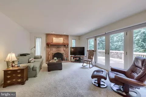 Living - 1 Warren Cir, Lititz, PA 17543 photo 1 of 1