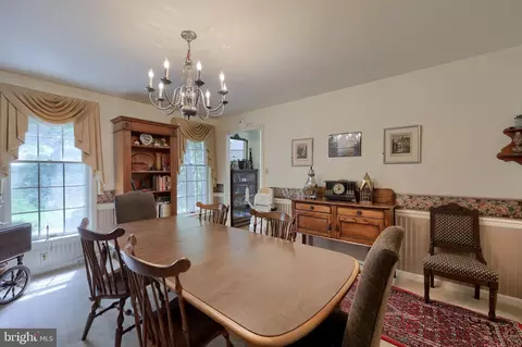 Dining - 1 Warren Cir, Lititz, PA 17543 photo 4 of 4