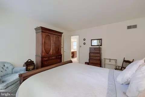 Bedroom - 1 Warren Cir, Lititz, PA 17543 photo 4 of 6