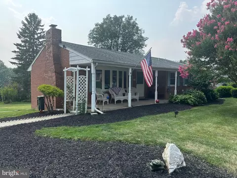 214 Whittier Ln, Lancaster, PA 17602