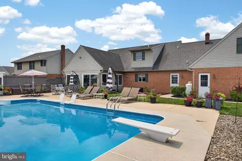 Exterior - 695 Sue Dr, Lititz, PA 17543 photo 10 of 16