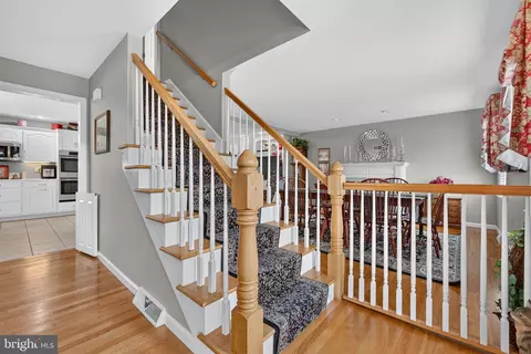 Entry Way - 695 Sue Dr, Lititz, PA 17543 photo 3 of 5