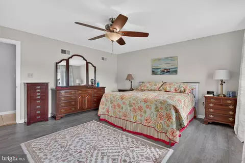 Bedroom - 695 Sue Dr, Lititz, PA 17543 photo 3 of 8