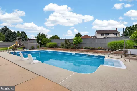 Exterior - 695 Sue Dr, Lititz, PA 17543 photo 12 of 16