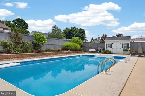 Exterior - 695 Sue Dr, Lititz, PA 17543 photo 11 of 16