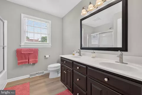 Bath - 695 Sue Dr, Lititz, PA 17543 photo 6 of 6