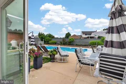 Exterior - 695 Sue Dr, Lititz, PA 17543 photo 6 of 16
