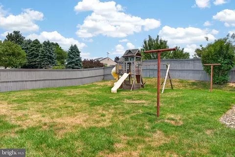 Exterior - 695 Sue Dr, Lititz, PA 17543 photo 13 of 16