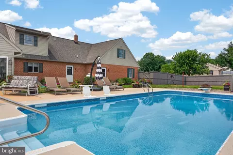 Exterior - 695 Sue Dr, Lititz, PA 17543 photo 9 of 16