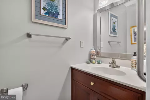 Bath - 695 Sue Dr, Lititz, PA 17543 photo 1 of 6