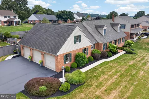 View/Area - 695 Sue Dr, Lititz, PA 17543 photo 2 of 10