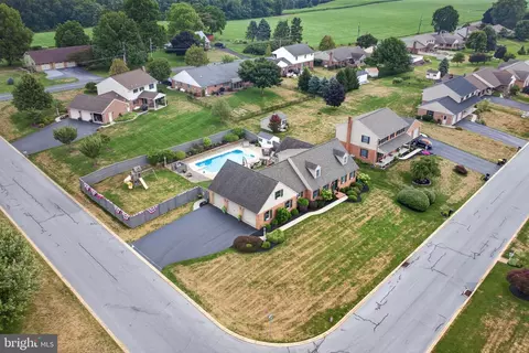 View/Area - 695 Sue Dr, Lititz, PA 17543 photo 7 of 10