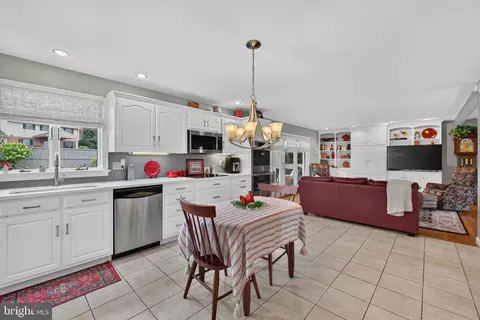 Kitchen - 695 Sue Dr, Lititz, PA 17543 photo 1 of 4