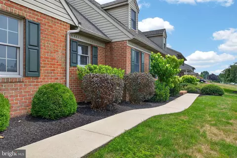Exterior - 695 Sue Dr, Lititz, PA 17543 photo 5 of 16