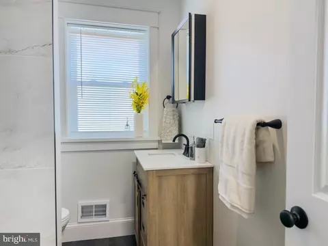 Bath - 338 Ruby St, Lancaster, PA 17603 photo 2 of 4