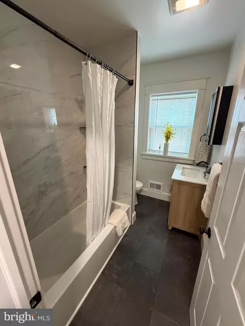 Bath - 338 Ruby St, Lancaster, PA 17603 photo 1 of 4