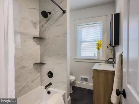 Bath - 338 Ruby St, Lancaster, PA 17603 photo 3 of 4