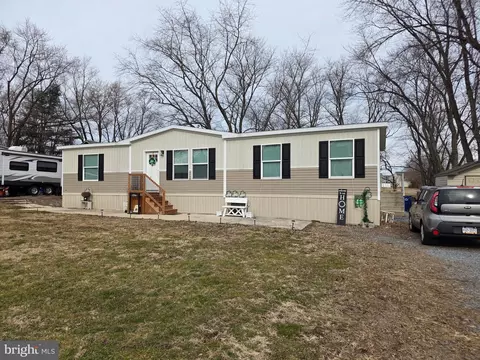 254 Walnut St, Bainbridge, PA 17502