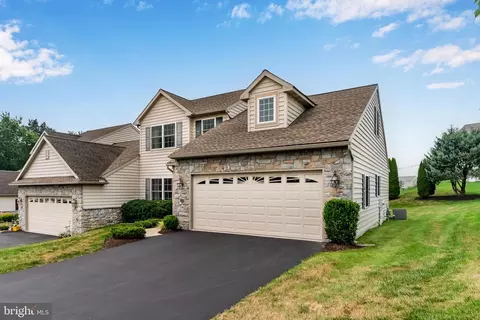 2 Stonecrest Trl, Elizabethtown, PA 17022