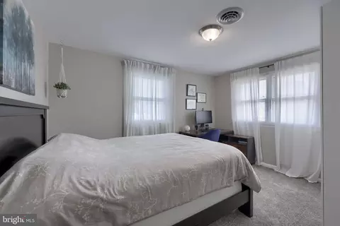 Bedroom - 116 Oxford Dr, Lititz, PA 17543 photo 4 of 5