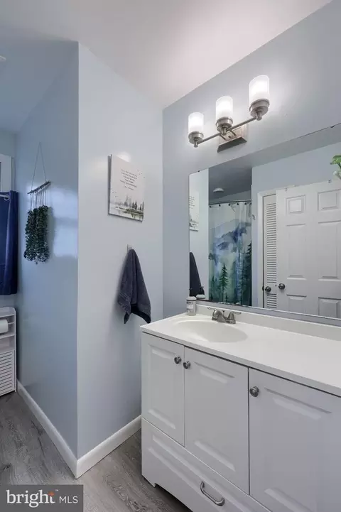 Bath - 116 Oxford Dr, Lititz, PA 17543 photo 1 of 3