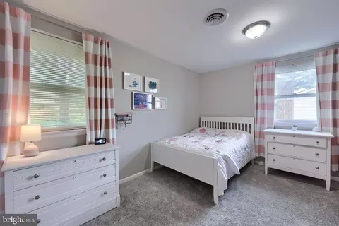 Bedroom - 116 Oxford Dr, Lititz, PA 17543 photo 2 of 5