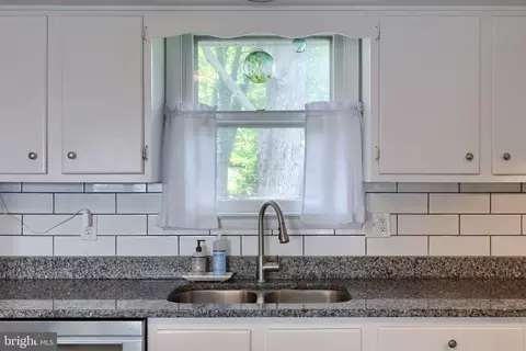 Kitchen - 116 Oxford Dr, Lititz, PA 17543 photo 4 of 4