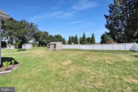 Exterior - 143 S Oak St, Lititz, PA 17543 photo 2 of 3