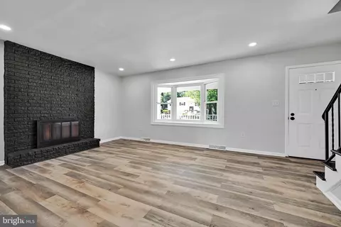 Living - 143 S Oak St, Lititz, PA 17543 photo 1 of 5