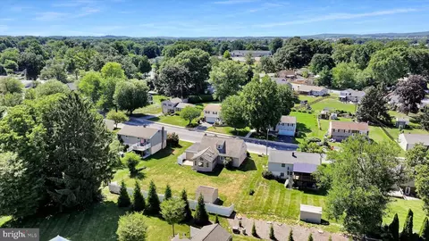 View/Area - 143 S Oak St, Lititz, PA 17543 photo 3 of 6