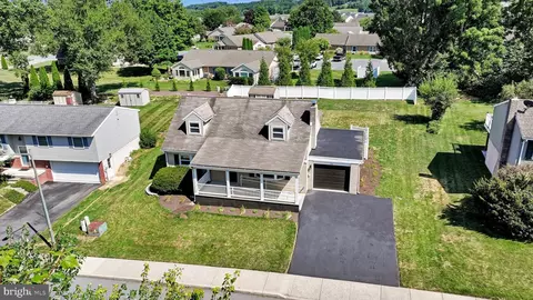View/Area - 143 S Oak St, Lititz, PA 17543 photo 2 of 6