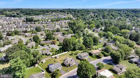 View/Area - 143 S Oak St, Lititz, PA 17543 photo 4 of 6