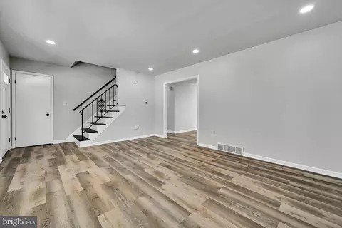 Living - 143 S Oak St, Lititz, PA 17543 photo 3 of 5