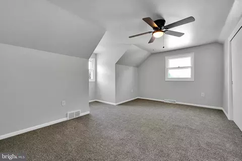 Bedroom - 143 S Oak St, Lititz, PA 17543 photo 4 of 4