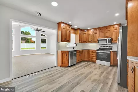 Kitchen - 143 S Oak St, Lititz, PA 17543 photo 2 of 3