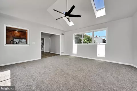 Living - 143 S Oak St, Lititz, PA 17543 photo 4 of 5
