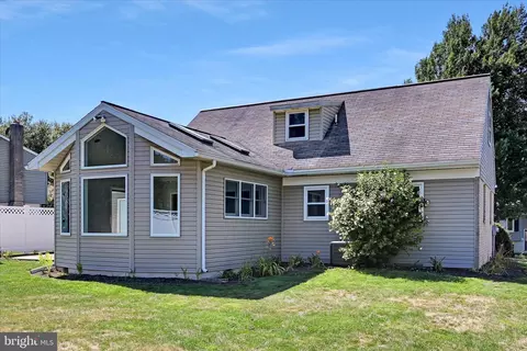 Exterior - 143 S Oak St, Lititz, PA 17543 photo 3 of 3