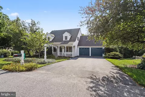 Exterior - 519 Colonial Crescent Dr, Lititz, PA 17543 photo 5 of 14
