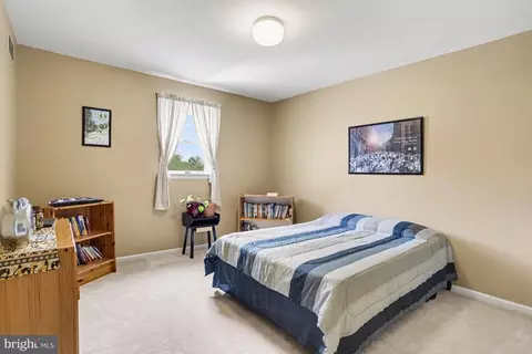 Bedroom - 519 Colonial Crescent Dr, Lititz, PA 17543 photo 3 of 8