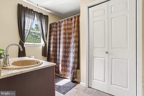 Entry Way - 519 Colonial Crescent Dr, Lititz, PA 17543 photo 2 of 2