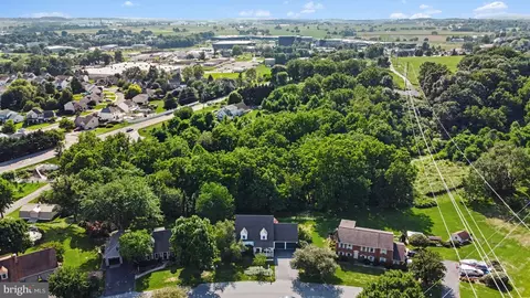 View/Area - 519 Colonial Crescent Dr, Lititz, PA 17543 photo 4 of 6